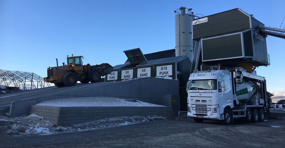 Fra Nordland Betongs fabrikk på Fauske, som skal levere store volumer i årene som kommer. Foto: Nordland Betong