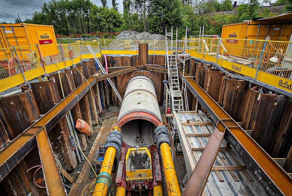 Slik tunnelerte de en ny 140 m stikkrenne under jernbane i full drift