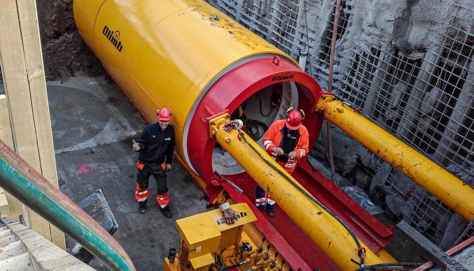 Slik tunnelerte de en ny 140 m stikkrenne under jernbane i full drift