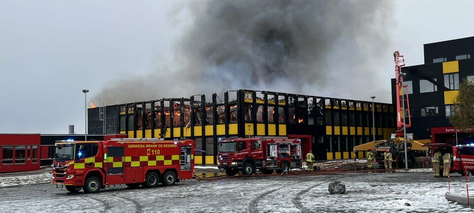 Full overtenning på taket av skole i Sørreisa