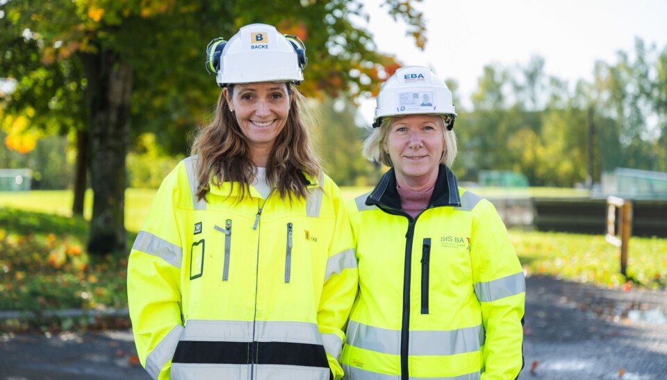 Kristin Wold Jenssen (HMS-sjef i Backe Entreprenør) (t.v.), og Lene Jønsson (fagsjef HMS i EBA og daglig leder i Samarbeid for Sikkerhet i Bygg og Anlegg, SfS BA). Foto: Stian Norum Herlofsen/EBA Kristin Wold Jenssen (HMS-sjef i Backe Entreprenør) (t.v.), og Lene Jønsson (fagsjef HMS i EBA og daglig leder i Samarbeid for Sikkerhet i Bygg og Anlegg, SfS BA). Foto: Stian Norum Herlofsen/EBA