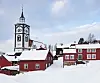 Mørkstugata mot Røros kirke Foto: Trond A. Isaksen, Riksantikvaren
