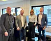 Halvard Sæbø (konsernsjef Urbanhus) (fra venstre), Marius Hegge (salgsdirektør Proff og Montér, Optimera), Åse Kristin Foss (daglig leder Urbanhus Kjededrift) og Bjørn Myhre-Nilsen (key account manager Boligprodusenter, Optimera). Foto: Optimera