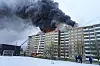 Beboerne ble evakuert som følge av den voldsomme brannen i en boligblokk i Drammen onsdag. Ingen er meldt savnet, og ingen ble skadd. Foto: Terje Bendiksby / NTB