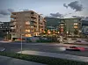 Illustrasjon av moderne boligblokker med trekledning, vei i forgrunnen og fjell i bakgrunnen.