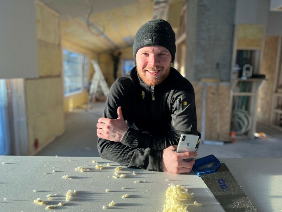 REKRUTTERING: – Jeg opplever at mange unge sliter med å finne genuin kunnskap og info om utdanning og yrkesvalg, sier rørlegger Severin Poppe Midteide. Han har 40.000 følgere på TikTok og får stadig spørsmål fra ungdom om hvordan det er å jobbe som rørlegger. REKRUTTERING: – Jeg opplever at mange unge sliter med å finne genuin kunnskap og info om utdanning og yrkesvalg, sier rørlegger Severin Poppe Midteide. Han har 40.000 følgere på TikTok og får stadig spørsmål fra ungdom om hvordan det er å jobbe som rørlegger. Foto: Svanhild Blakstad