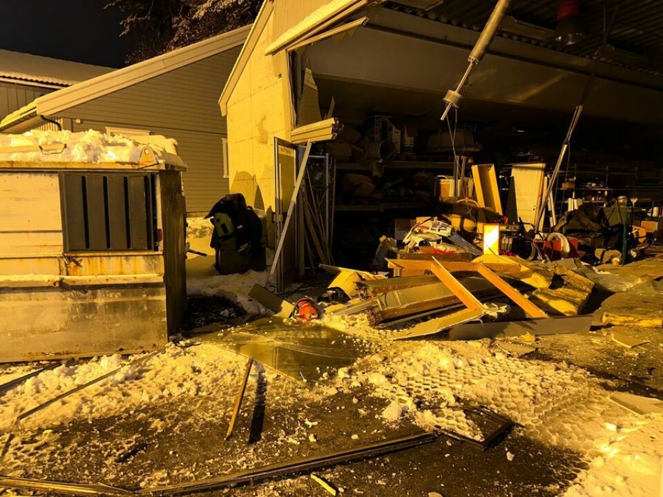 Bygget og porten til Myrene hjemmebakeri i Arendal ble skadet. Bygget og porten til Myrene hjemmebakeri i Arendal ble skadet. Foto: Øyvind Johnsen