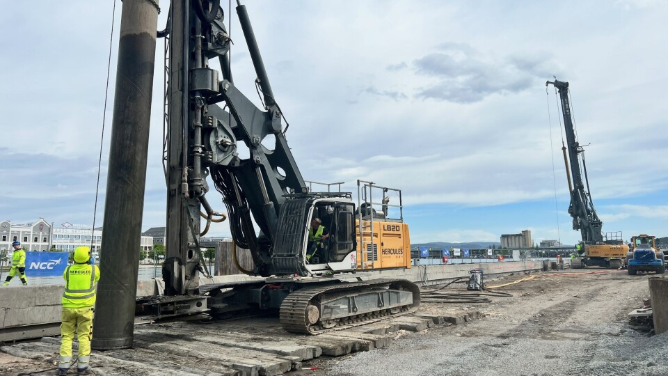 -selskapet Hercules Fundamentering har nå hentet personell og maskiner fra danske NCC Fundering til byggingen av Drammen stasjon. NCC-selskapet Hercules Fundamentering har nå hentet personell og maskiner fra danske NCC Fundering til byggingen av Drammen stasjon. Foto: NCC