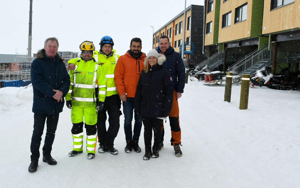 Representanter fra Norgestak og Protan var tilstede ved monteringen av det tredje byggetrinnet. Fra venstre Egil Egseth (Protan), Are Skaufel, Morten Moe, Ishak Bozkurt (alle Norgestak), Hege Gunnerud (Protan) og Marius Undersaker (Norgestak).