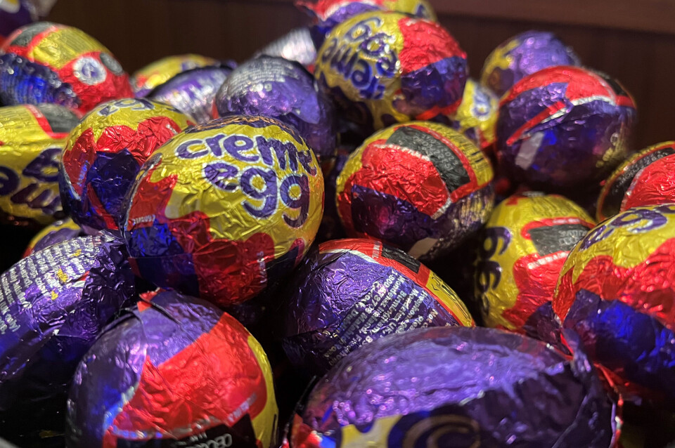 En britisk maskinfører er siktet for å ha stukket av med 200.000 sjokolade-egg av typen Cadbury Creme Egg. Illustrasjonsfoto: Sindre Sverdrup Strand En britisk maskinfører er siktet for å ha stukket av med 200.000 sjokolade-egg av typen Cadbury Creme Egg. Illustrasjonsfoto: Sindre Sverdrup Strand