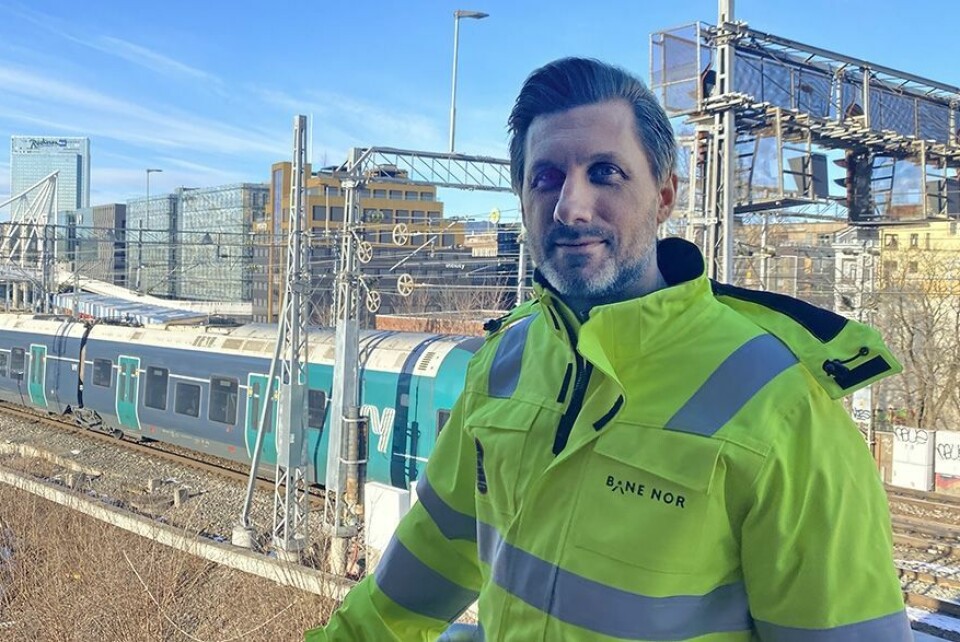 – De nye stillingene blir operative lederstillinger, der du blir med i et lederutviklingsprogram. Du blir kjent med ulike deler av Bane NOR, som jernbaneteknikk, fornyelsesplanlegging og oppfølging i tillegg til forvaltning av et jernbaneområde, sier Espen Kragelund. – De nye stillingene blir operative lederstillinger, der du blir med i et lederutviklingsprogram. Du blir kjent med ulike deler av Bane NOR, som jernbaneteknikk, fornyelsesplanlegging og oppfølging i tillegg til forvaltning av et jernbaneområde, sier Espen Kragelund. Foto: Marianne Henriksen, Bane NOR