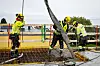 Betonmast Trøndelag er godt i gang med boligprosjektet Reppetoppen, der det også er betydelige betongarbeider. Inge Morten Braa (t.v.), Emil Dullum og Reidar Aarhaug i gang med dekkestøp. Foto: Karianne Børresen Moksnes
