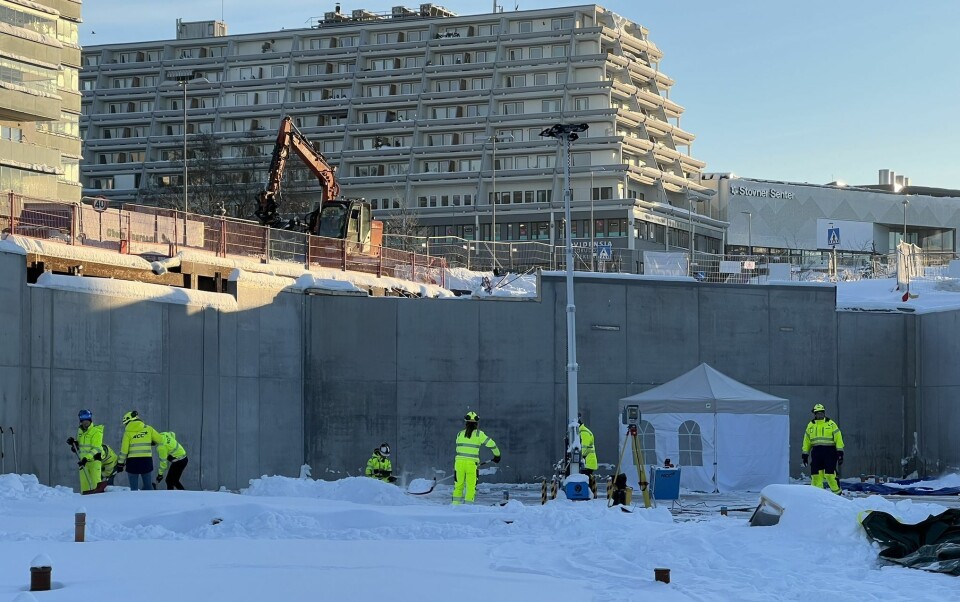 måker byggeplassen til Stovner bad. Prosjektet har en kontraktsverdi på cirka 800 milliuoner kroner, og skal stå ferdig i 2026. NCC måker byggeplassen til Stovner bad. Prosjektet har en kontraktsverdi på cirka 800 milliuoner kroner, og skal stå ferdig i 2026. Foto: NCC