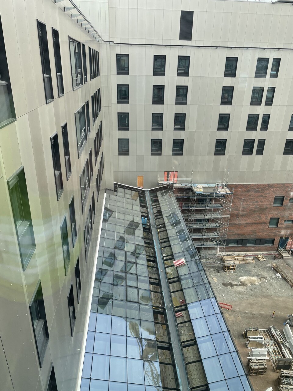 MILEPÆL. Den 7. september ble det markert tett hus i sentralbygget. Foto: Lars-Erik Vollebæk/Sykehusbygg HF