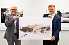 Kommunedirektør Trygve Apeland i Time kommune (til venstre) og regiondirektør for Skanskas byggvirksomhet i Rogaland og Agder, Jone Klingsheim. Foto: Time kommune