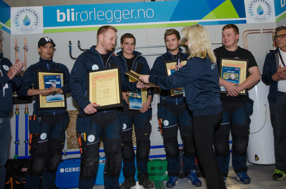 Didrik Hauge kunne ta imot både svennebrev og norgesmestertittel lørdag. Jonas Bjerke Aarhus (bak, fra venstre), Aanund Aas, Tobias Bjørkmo Ellingsen og Simon Nesje Holmeset leverte også gode svenneprøver i mesterskapet.