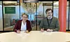 Direktør i Fornebubanen, Irene Måsøval, og direktør for tunnel i Implenia Norge, Berger Brehmer Johannessen, signerer kontrakten for tunnel Skøyen - Vækerø. Foto: Oslo kommune