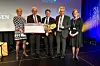 Juryleder Kristin Halvorsen (t.v) delte ut Fornybarprisen til Gyproc. Prisen ble tatt imot av Mogens Nielsen, senior vice president Saint-Gobain Nordic/Baltic , Bjørn Olsen fabrikksjef hos Gyproc Fredrikstad, og Jon Karlsen CEO Glava AS. Til høyre kommunikasjonsdirektør Christina Søgård i Energi Norge, som har innstiftet prisen.