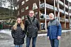 Syremedlemmene Marit Høvik, Erik Dahl Jensen og Steinar Sire i Trehusene boligsameie har mistet tålmodigheten med totalentreprenøren Boligpartner Prosjekt AS. Foto: Frode Aga