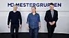 Miljøfyrtårns salgsansvarlig for konsern og kjeder, Kari Sæther Nilsen, flankeres av Jo Morten Nordbye, Miljøfyrtårnansvarlig for byggevaremedlemmer og konsernets Miljøfyrtårnansvarlig, Lars-Fredrik Forberg. Foto: CF-Wesenberg