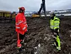 Byggeleder Tor Iver Steig i Statens vegvesen (t.v) og Mats Eriksson i Soil Mixing Group under arbeidet med å lage myrpeler under riksvei 4-utbyggingen mellom Roa og Gran grense. Foto: Per Kollstad/Statens vegvesen.