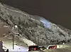 En bil ble tirsdag ettermiddag tatt av et snøskred over riksvei 94 inn til Hammerfest. Personene i bilen kom seg ut, men nå er hele byen isolert. Foto: Hammerfest Brann og Redning / NTB
