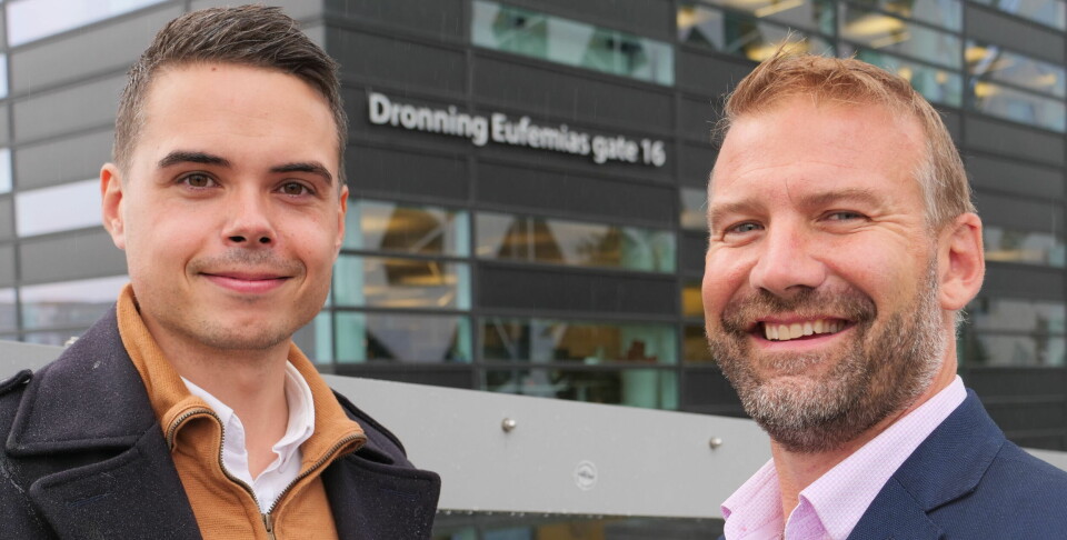 Stian Sæther (t.v.) går fra Bane NOR til HRP og blir direktør for beredskap og kontinuitet. Her sammen med sikkerhetsdirektør Carl-Axel Hagen.