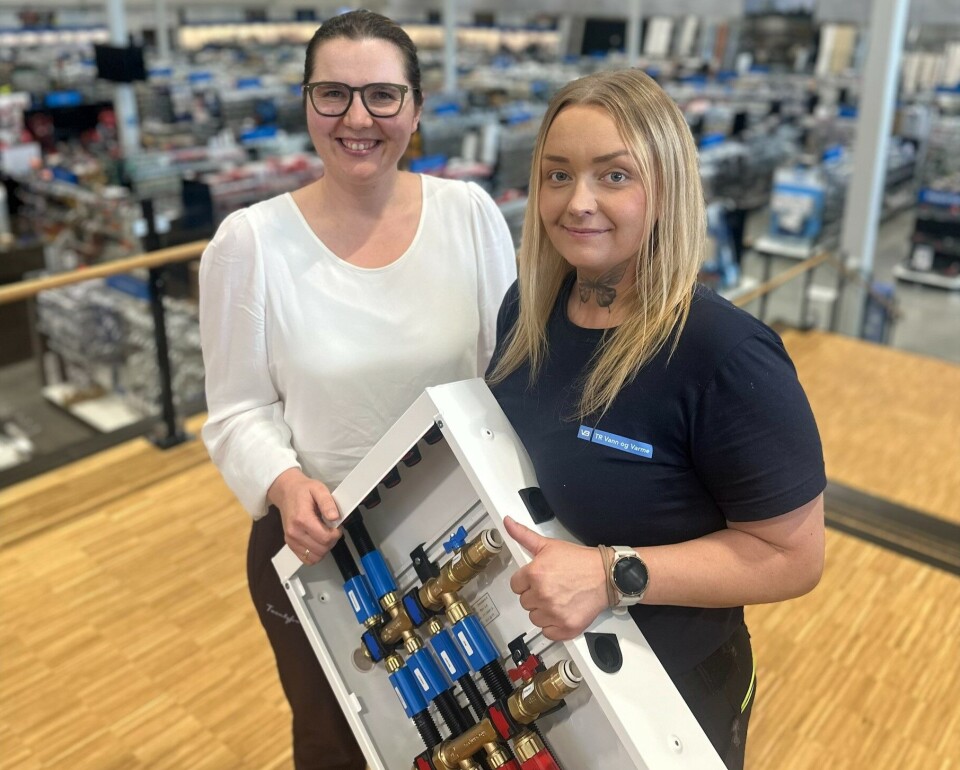 Mariya Simon (f.v.) i Ahlsell og rørlegger Ann Helen Dalskleiv fra TR Vann& Varme i VB-gruppen er i gang med å samle inn fordelerskap. Mariya Simon (f.v.) i Ahlsell og rørlegger Ann Helen Dalskleiv fra TR Vann& Varme i VB-gruppen er i gang med å samle inn fordelerskap.