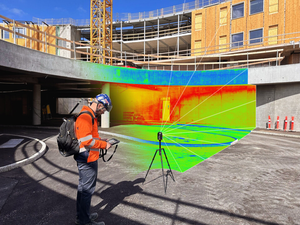 BIM- og byggeteknologisjef i NHN, Anders Kaas skanner her plassen ved hjelp av 3D-laserskanner og norsk programvare. Illustrasjon: Imerso