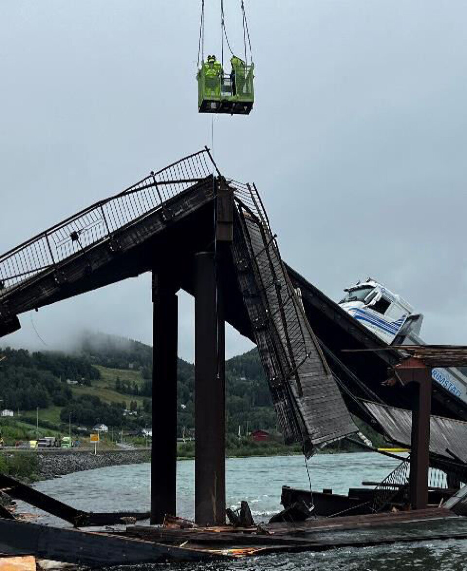 Tretten bru på fylkesvei 254 over Gudbrandsdalslågen og E6 i Øyer kommune i Innlandet kollapset 15. august 2022. Foto: Havarikommisjonen