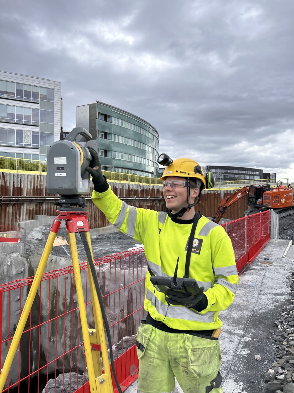 Stikningsingeniør: Christian Aannø er stikningsingeniør på K2A Fornebubanen. Klikk for større versjon Stikningsingeniør: Christian Aannø er stikningsingeniør på K2A Fornebubanen.